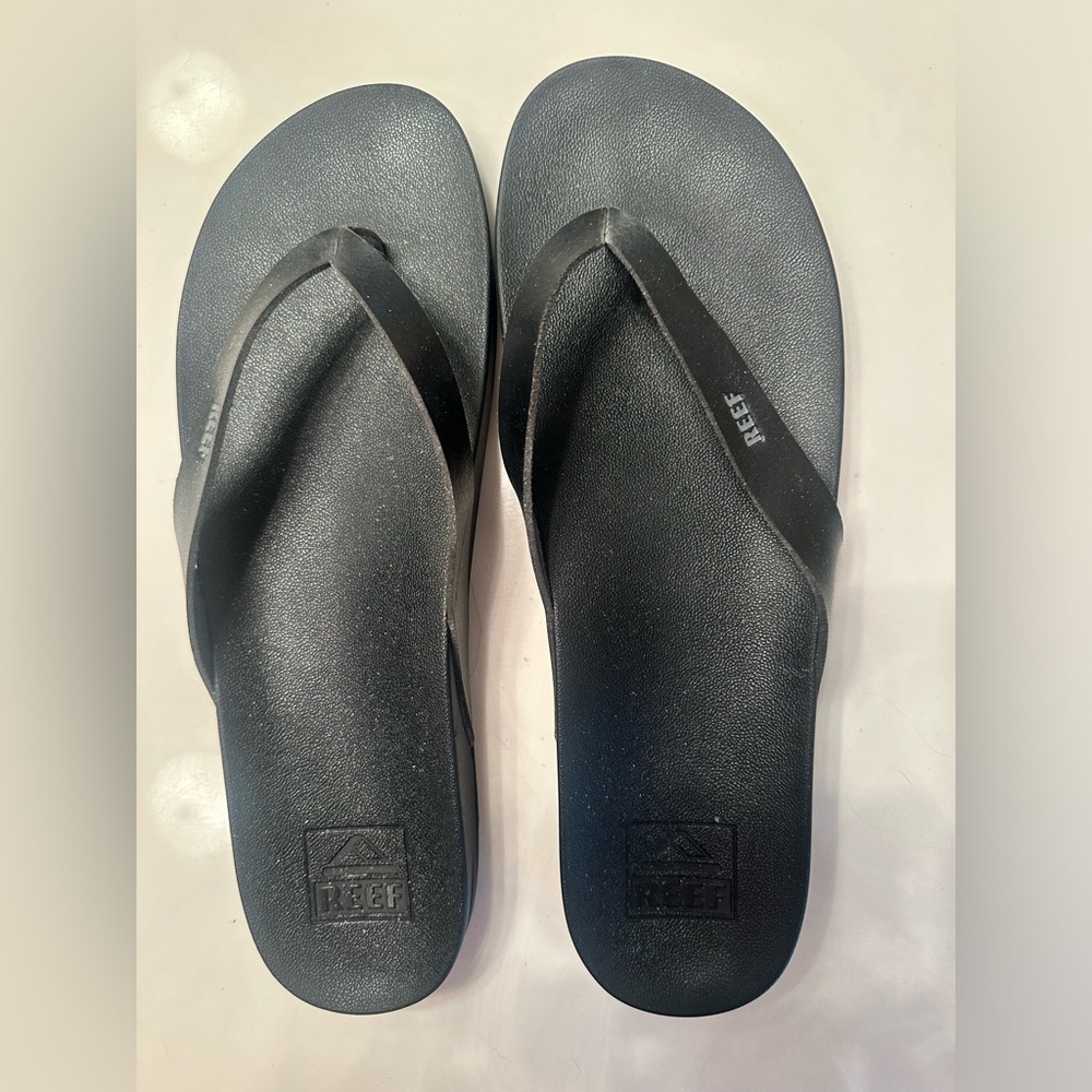 Reef black leather ladies flip flops